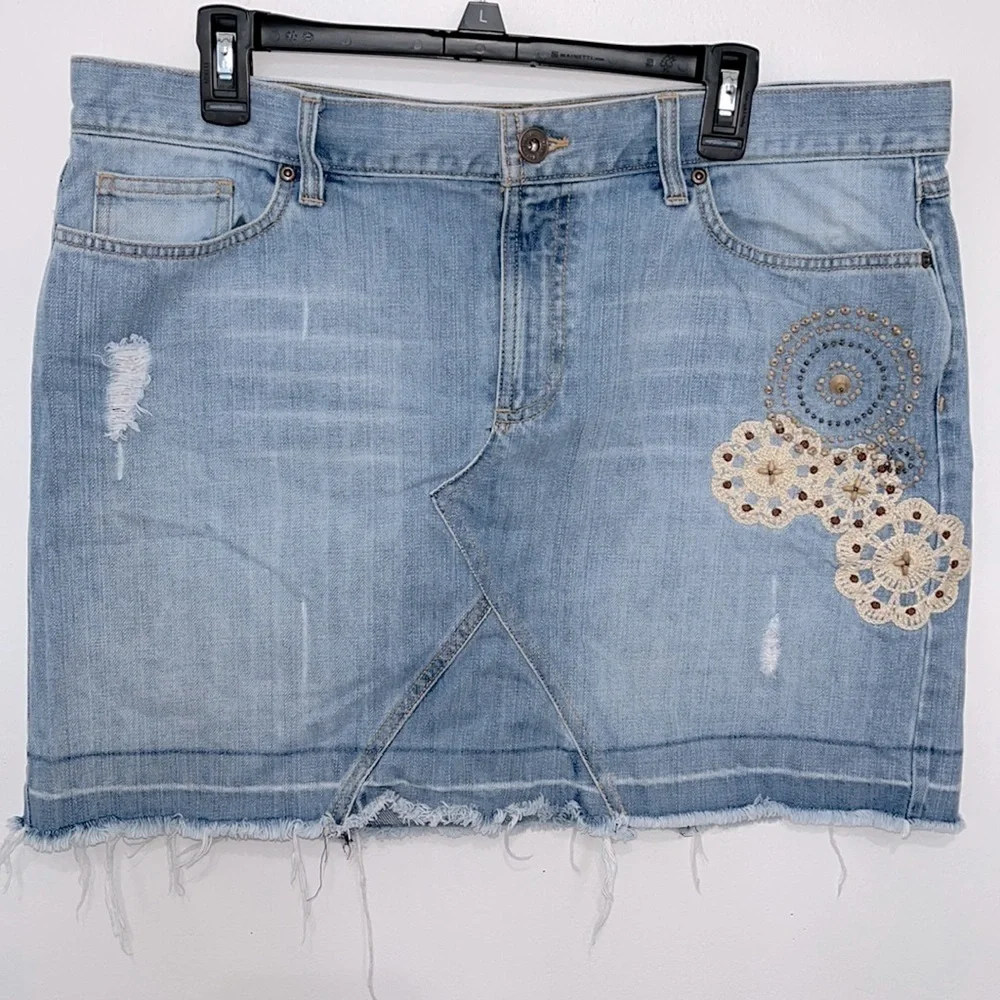 Old Navy’s Jeans ultra low waist stonewashed boho distressed frayed mini skirt.